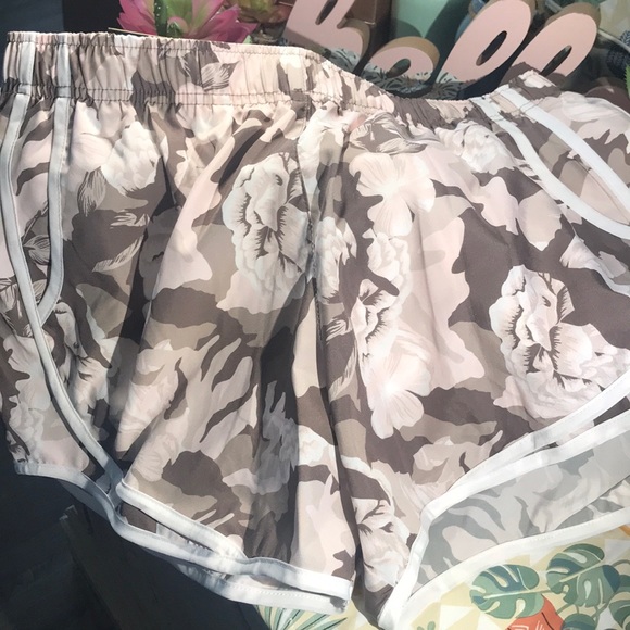 Calvin Klein Pants - BNWT Calvin Klein Original Active Running Shorts Size Medium